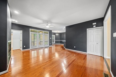 Located on highly coveted Peninsula Drive, this well-kept - photo 8