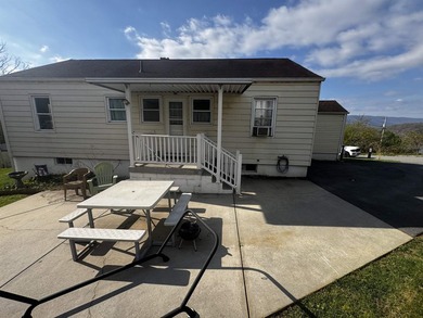 Move-in ready cape cod home in popular neighborhood near Narrows - photo 2