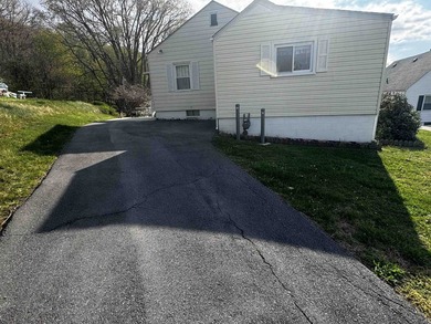 Move-in ready cape cod home in popular neighborhood near Narrows - photo 4