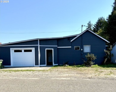 Lake Home For Sale in Lakeside, Oregon