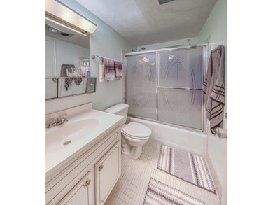 A rarely available 1st floor unit in Murry Hills, a chance for - photo 12