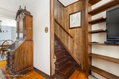 Welcome home to this charming New England style Cape house - photo 14