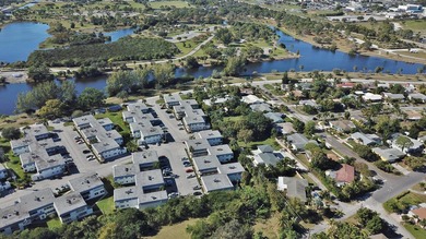 A rarely available 1st floor unit in Murry Hills, a chance for - photo 20