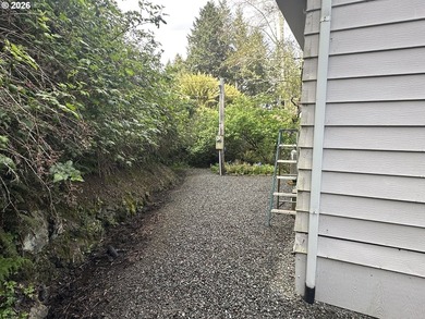 This well-maintained manufactured home is tucked in the hills - photo 20