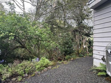 This well-maintained manufactured home is tucked in the hills - photo 21