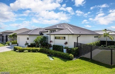 Award-winning 2023 custom Gulf-access estate featuring 153 feet - photo 4
