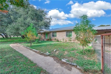 Lake Home Sale Pending in Clifton, Texas