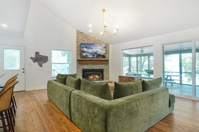 Waterfront Luxury. Fully Reimagined. Move-In Ready. Welcome to - photo 4