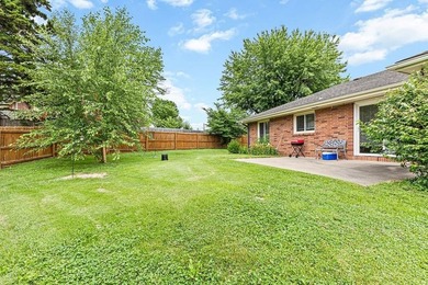 Beautifully updated, spacious home located in a quiet - photo 3