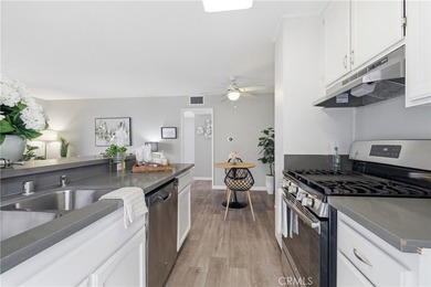 Beautifully updated ground-level condo in a highly desirable - photo 12