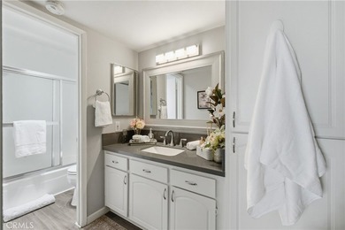 Beautifully updated ground-level condo in a highly desirable - photo 16