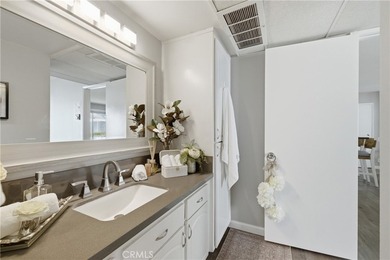 Beautifully updated ground-level condo in a highly desirable - photo 17