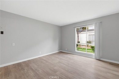 Beautifully updated ground-level condo in a highly desirable - photo 19