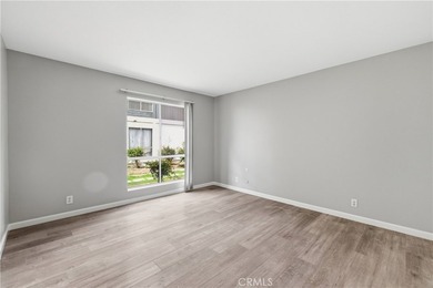 Beautifully updated ground-level condo in a highly desirable - photo 21