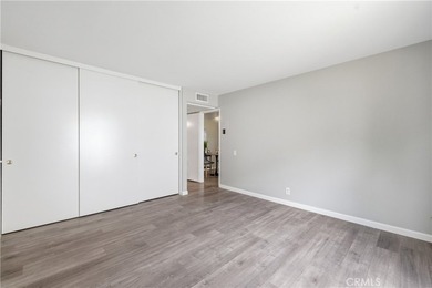 Beautifully updated ground-level condo in a highly desirable - photo 22