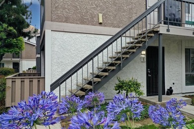 Beautifully updated ground-level condo in a highly desirable - photo 25