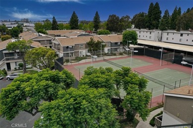 Beautifully updated ground-level condo in a highly desirable - photo 26