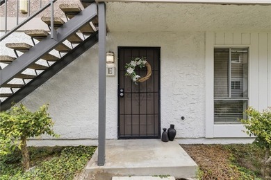 Beautifully updated ground-level condo in a highly desirable - photo 27