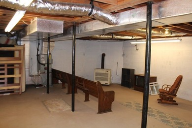 Charming Brick Ranch on 2.4 Acres with Mountain, pasture and - photo 27