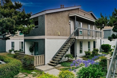 Beautifully updated ground-level condo in a highly desirable - photo 28