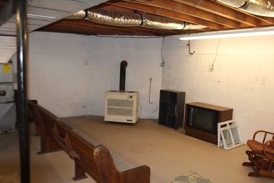 Charming Brick Ranch on 2.4 Acres with Mountain, pasture and - photo 29