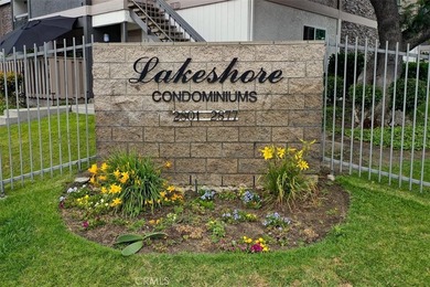 Beautifully updated ground-level condo in a highly desirable - photo 32