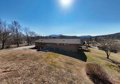 Charming Brick Ranch on 2.4 Acres with Mountain, pasture and - photo 36