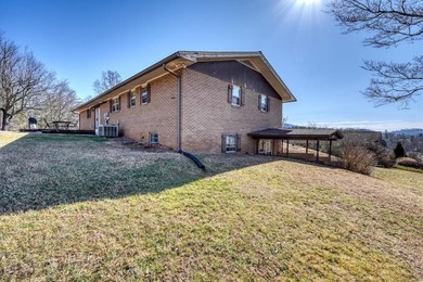 Charming Brick Ranch on 2.4 Acres with Mountain, pasture and - photo 39