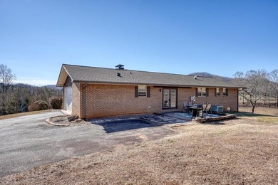 Charming Brick Ranch on 2.4 Acres with Mountain, pasture and - photo 40