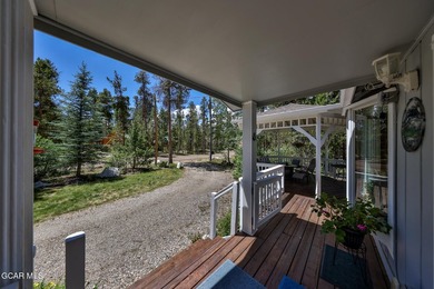 Very cute and updated 3 bedroom/2 bathroom Grand Lake home! It's - photo 7