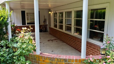 Welcome to this spacious 4,048-square-foot home at 192 Sunset - photo 10