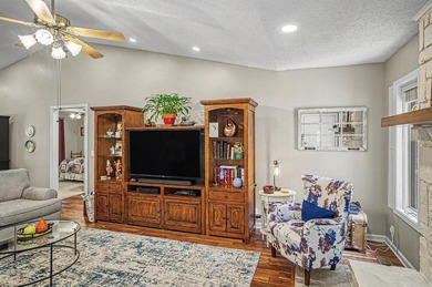 Charming home ready to meet new owner! Located in beautiful Hot - photo 6