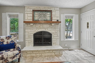 Charming home ready to meet new owner! Located in beautiful Hot - photo 9