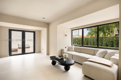 Completely renovated, this 3 bedroom, 3.5 bath home in The Roads - photo 12