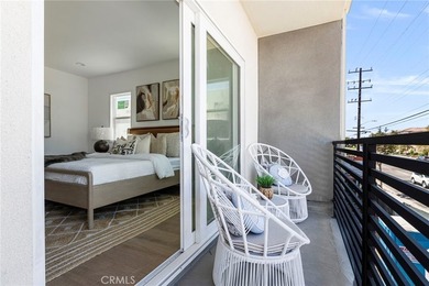 NEW CONSTRUCTION 3 bed, 2.5 bath, three-story townhome with sky - photo 20
