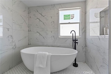 NEW CONSTRUCTION 3 bed, 2.5 bath, three-story townhome with sky - photo 22