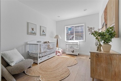 NEW CONSTRUCTION 3 bed, 2.5 bath, three-story townhome with sky - photo 23