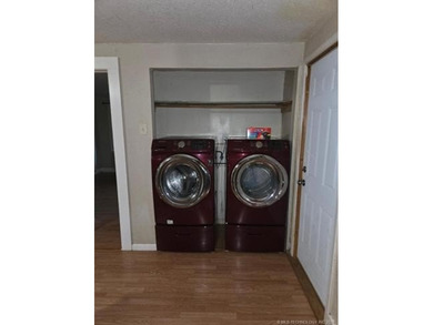 3BD/1BA home in town and convenient to everything! Nice sized - photo 25