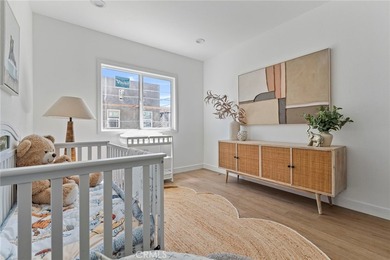 NEW CONSTRUCTION 3 bed, 2.5 bath, three-story townhome with sky - photo 27