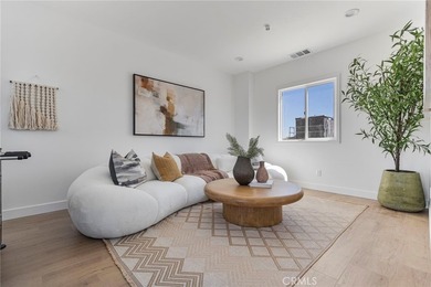 NEW CONSTRUCTION 3 bed, 2.5 bath, three-story townhome with sky - photo 30