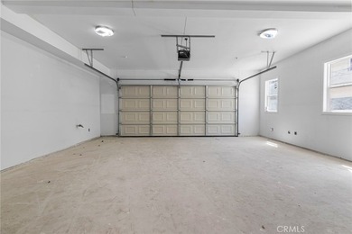 NEW CONSTRUCTION 3 bed, 2.5 bath, three-story townhome with sky - photo 34