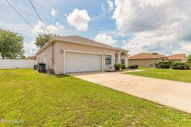 Welcome home to this beautifully maintained 4-bedroom - photo 3