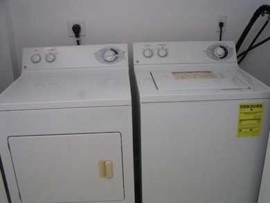 3 Bedroom 2-1/2 bath condo with 2 levels inside-living area on - photo 4
