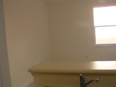 3 Bedroom 2-1/2 bath condo with 2 levels inside-living area on - photo 9