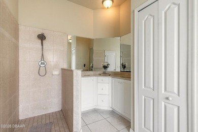 Welcome home to this beautifully maintained 4-bedroom - photo 10
