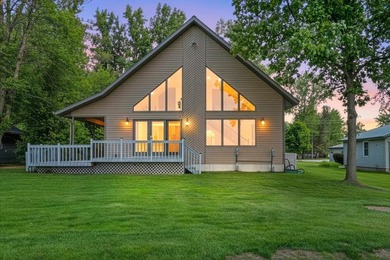 Spectacular waterfront property with approximately 100ft of - photo 3