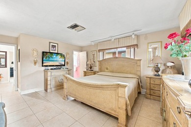 Welcome to this spacious 3-bedroom, 3-bathroom home located in - photo 12
