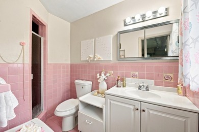 Welcome to this spacious 3-bedroom, 3-bathroom home located in - photo 13