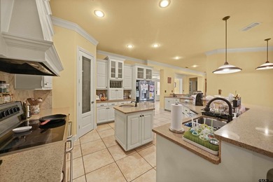 DON*T MISS OUT ON THIS HOME THAT HAS IT ALL - 4 bedrooms/3 - photo 15