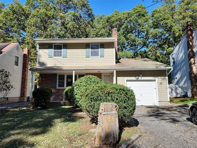 Spacious Colonial with 7 rooms 4 beds and 1.5 baths located in - photo 1